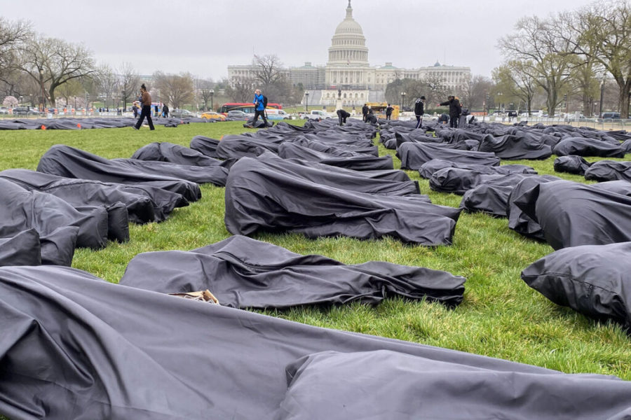 Over+1000+body+bags+in+front+of+the+National+Hall%2C+D.C.+in+addressing+the+deaths+from+guns+since+the+Parkland+shooting.