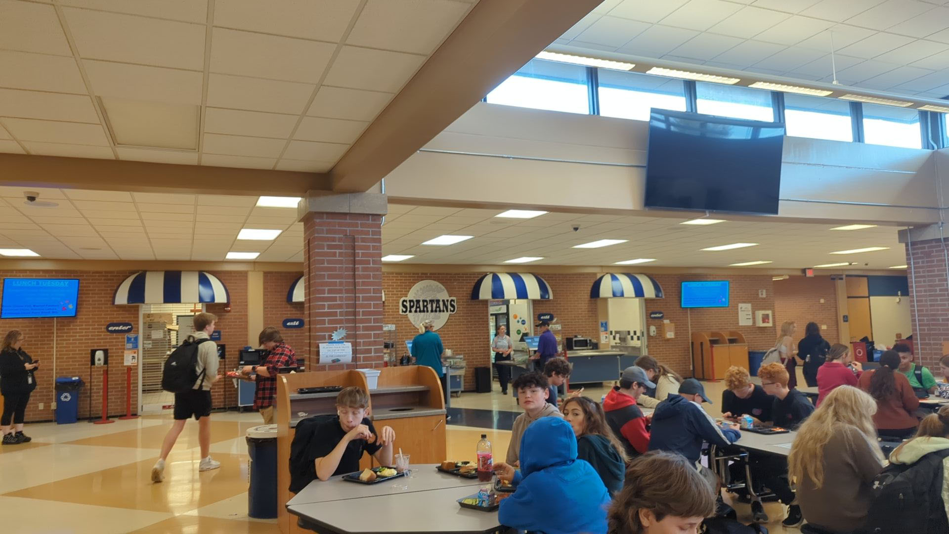 North students eat their lunch in the commons.